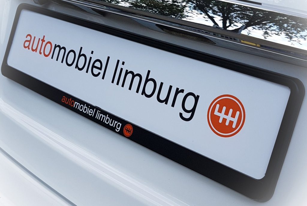 Kentekenplaat met het logo van Automobiel Limburg